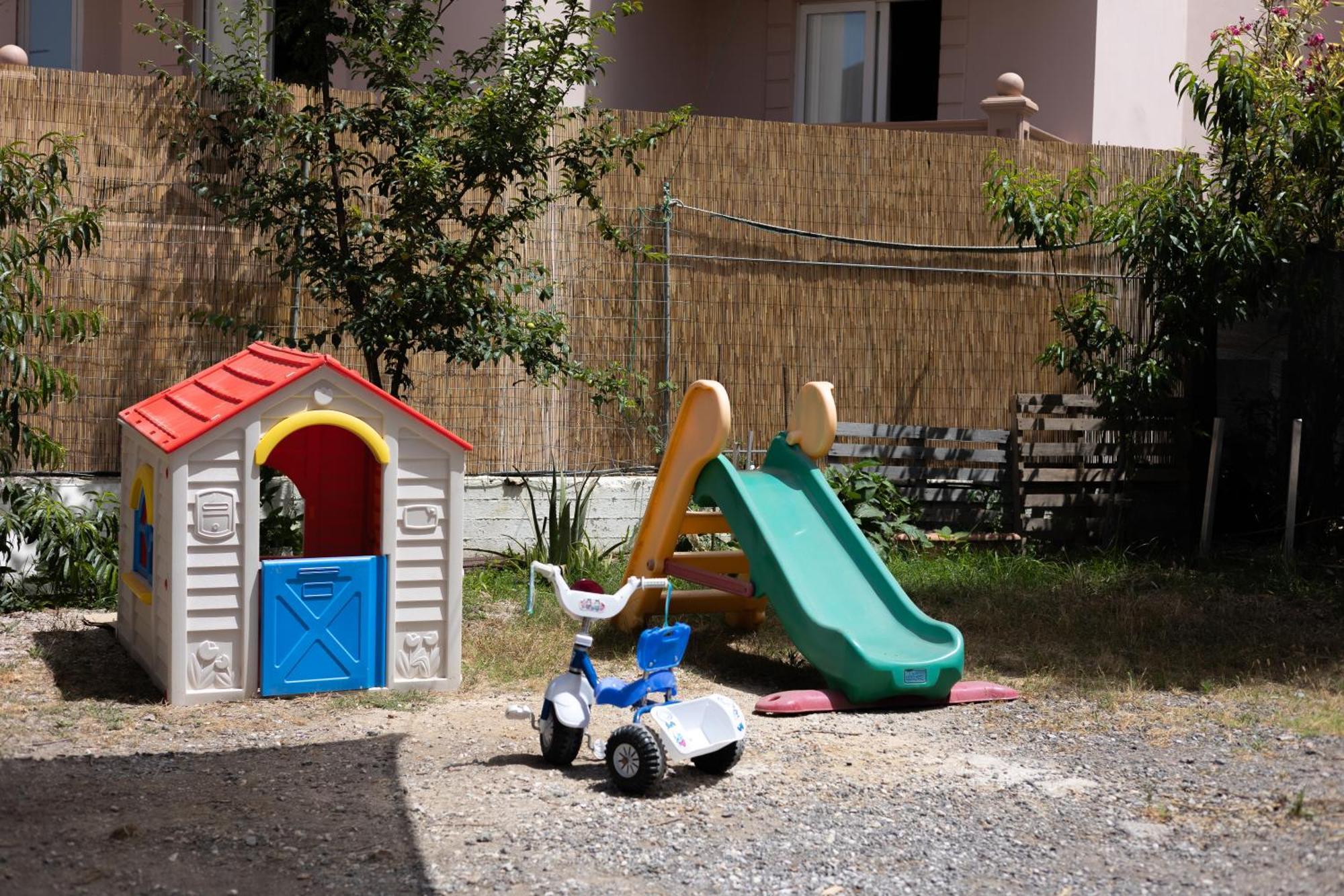 Adriana Apartment Agia Marina Buitenkant foto